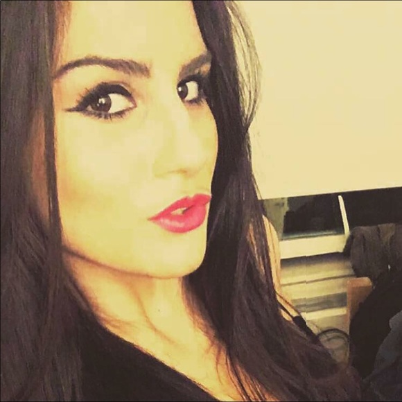 Meet your Posher! 🇮🇹💋 - Picture 3 of 4